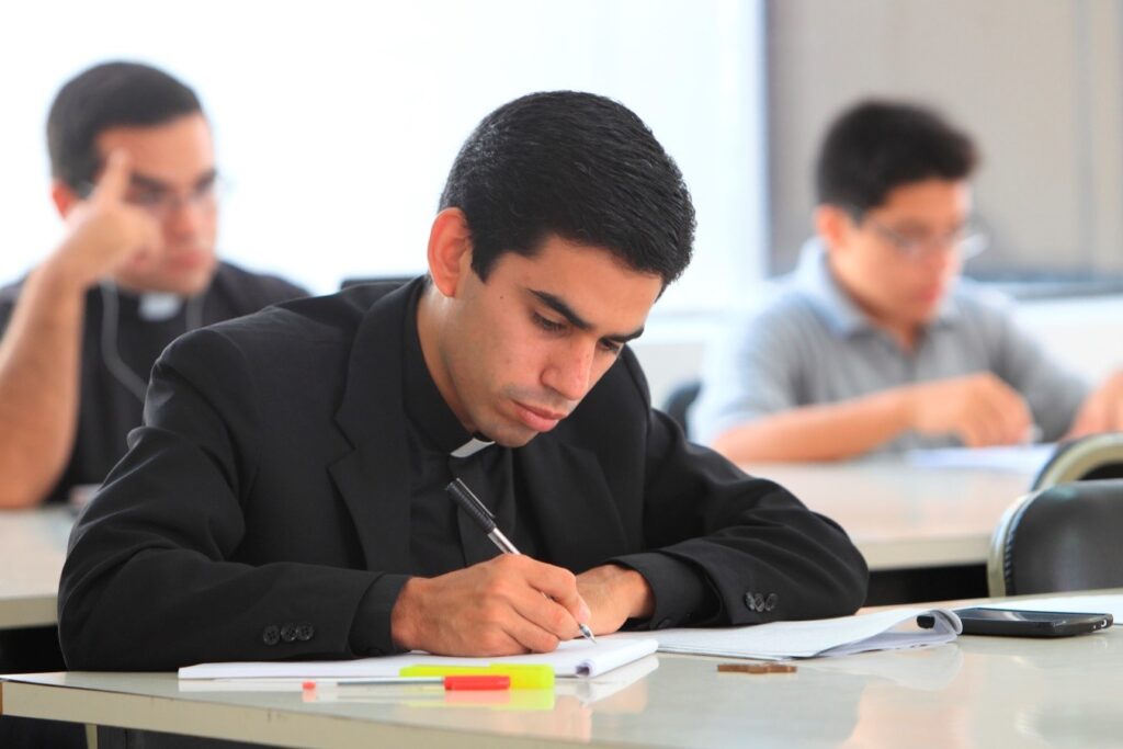Bachillerato-Canonico-en-Teologia-ftpcl-1024×683